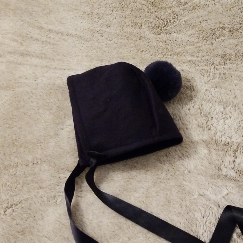 Navy felt pompom bonnet